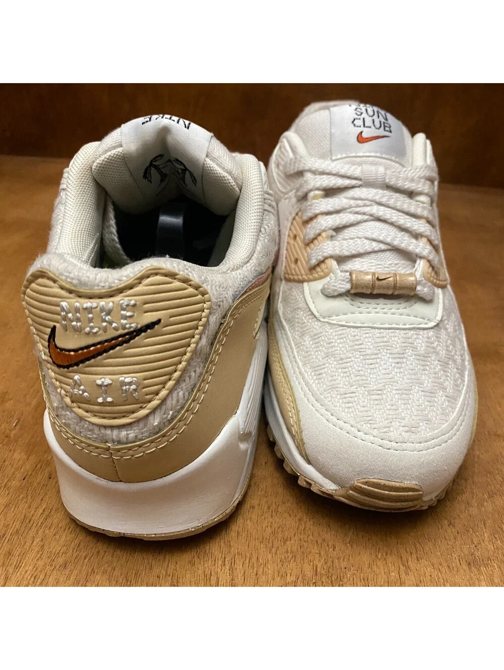 Nike Air Max 90 SE Shoes Womens Size 7 Sun Club Sail Arctic Orange DJ9997-101